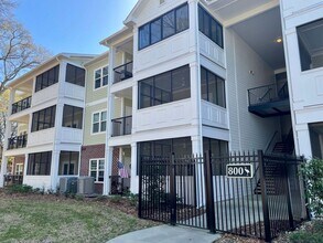 Building Photo - Available May 11th. GROUND FLOOR 3BR/2 BA Condo in Riverland Woods!