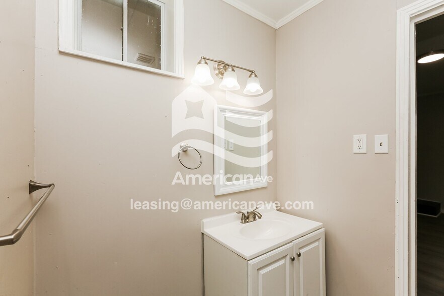 Building Photo - 330 Pine Ridge Rd