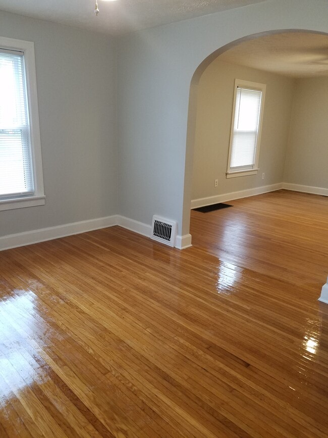 Building Photo - 22 Reba Ave