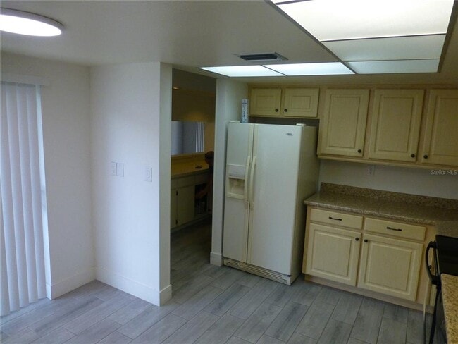 Building Photo - 60 Iris Pl