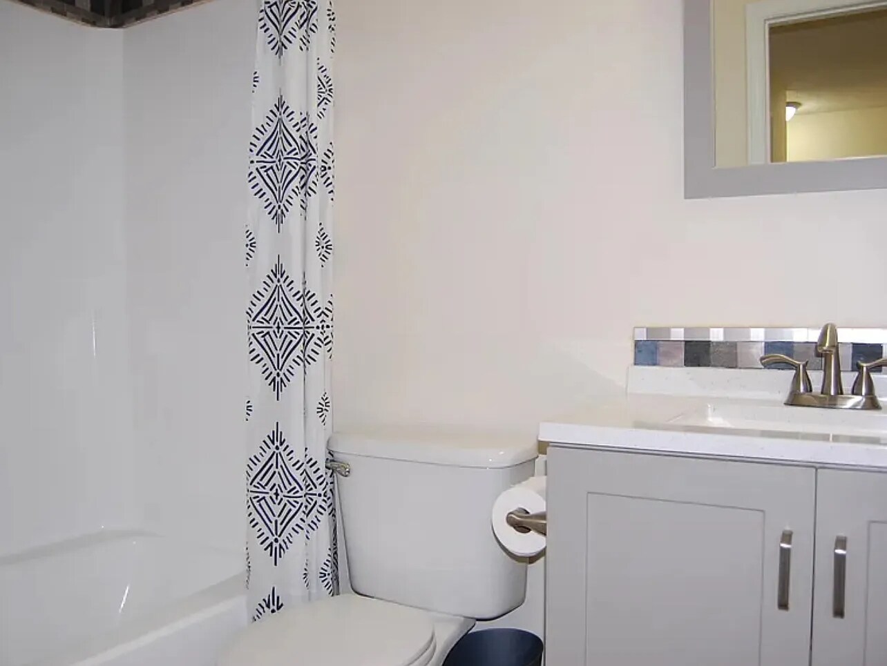 Building Photo - Room in Townhome on Fargo St