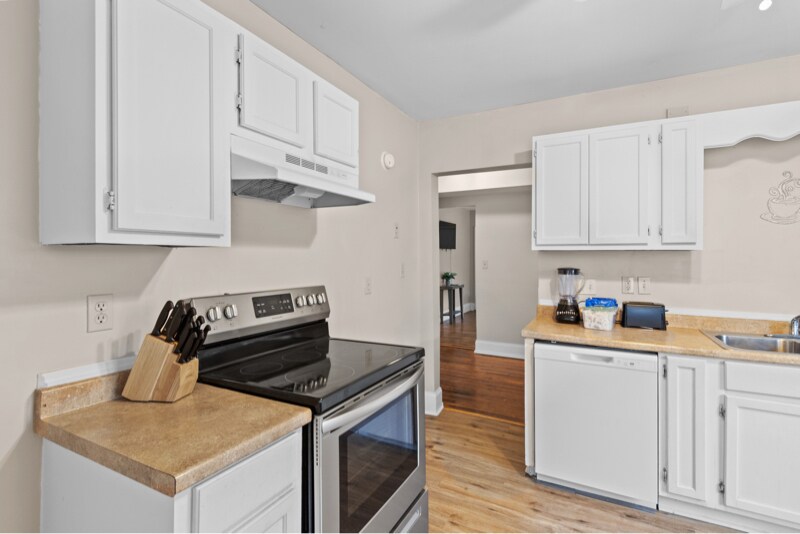 Building Photo - 711 W Blount St