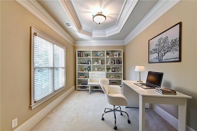 Building Photo - 8920 Doral Dr