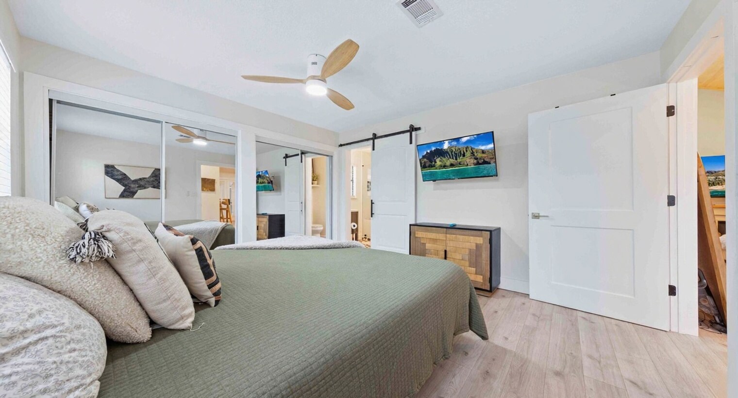 Building Photo - 33 Santana Dr