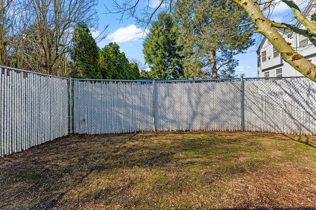 Building Photo - Rare 2 bedroom 1 bath HOUSE by Columbia River Marina!