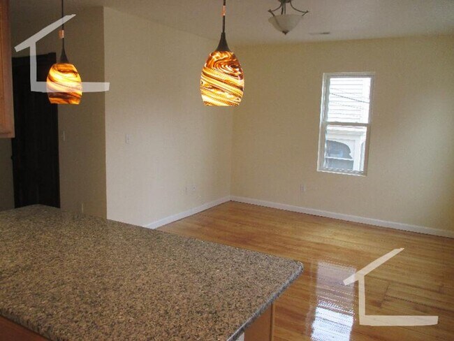 Building Photo - Nicely renovated 3 bed in Brookline Village!