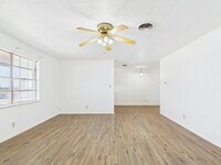 Building Photo - "Charming 1-Bedroom Haven in Fredericksbur...