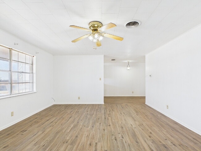 Primary Photo - "Charming 1-Bedroom Haven in Fredericksbur...
