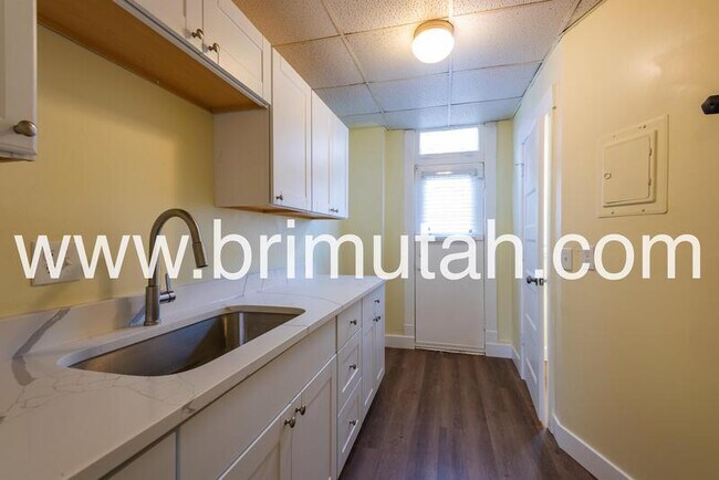 Building Photo - 273-275 S. 400 E. - 11