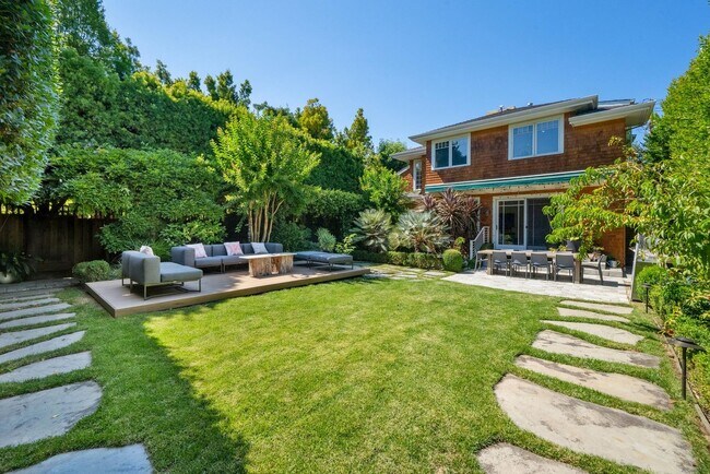 Building Photo - Beautifully Appointed 7-Bedroom Home with Lush Garden Setting in Palo Alto