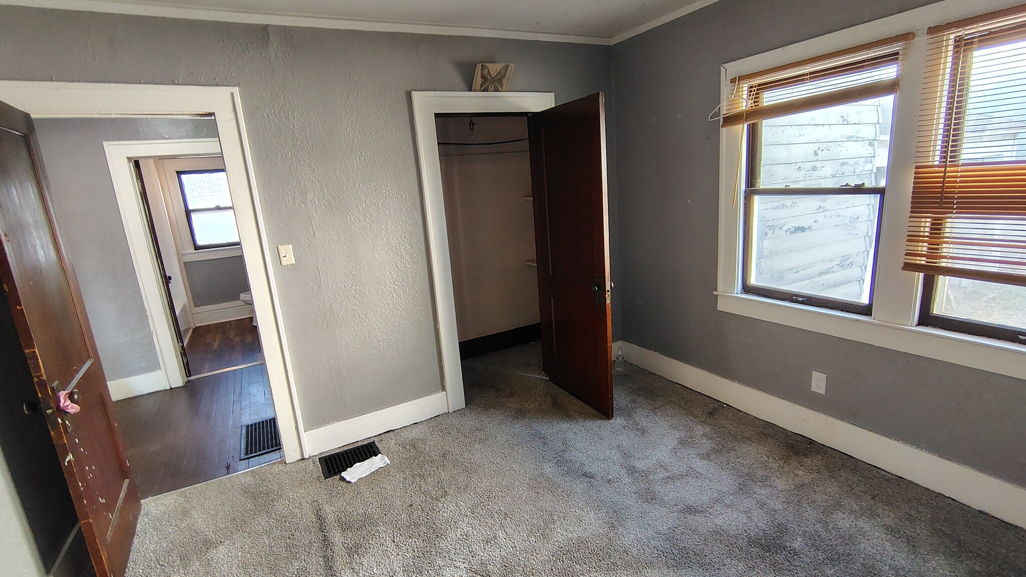 Building Photo - 320 W Elm St