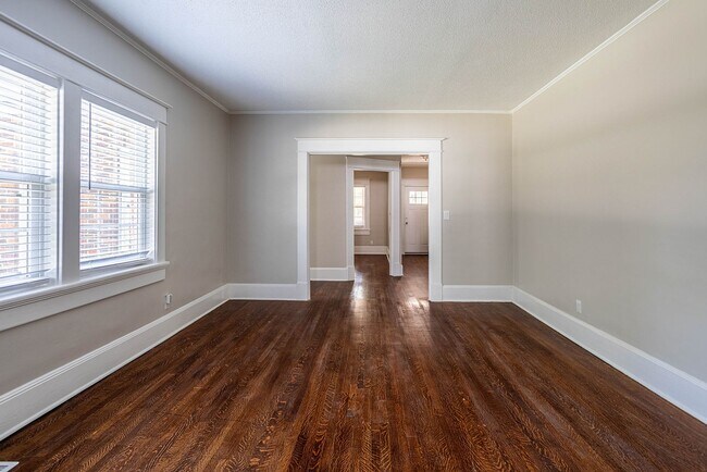 Building Photo - 20 Marion Ave