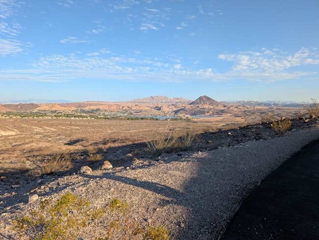 Building Photo - Lakefront Resort Living with Stunning Views in Lake Las Vegas!