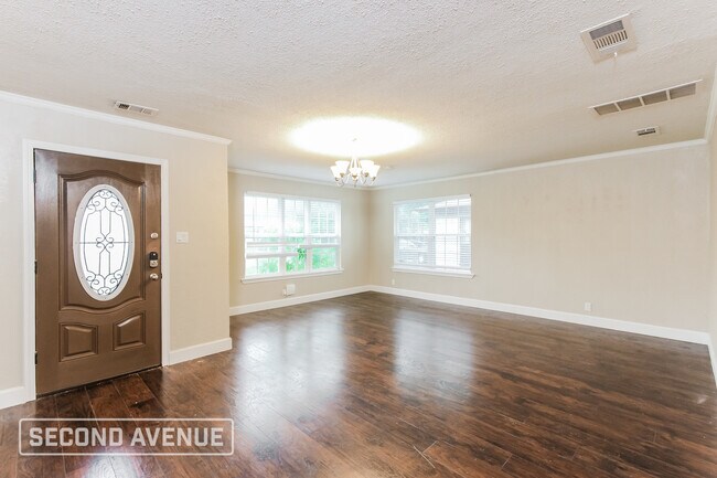 Building Photo - 2114 S Tyler St