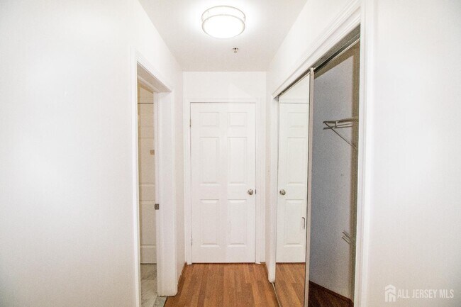 Building Photo - 1337 Waterford Dr