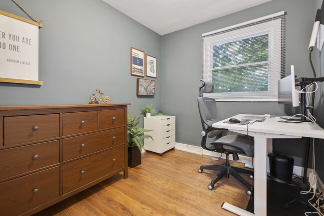 Building Photo - 328 S 14th St