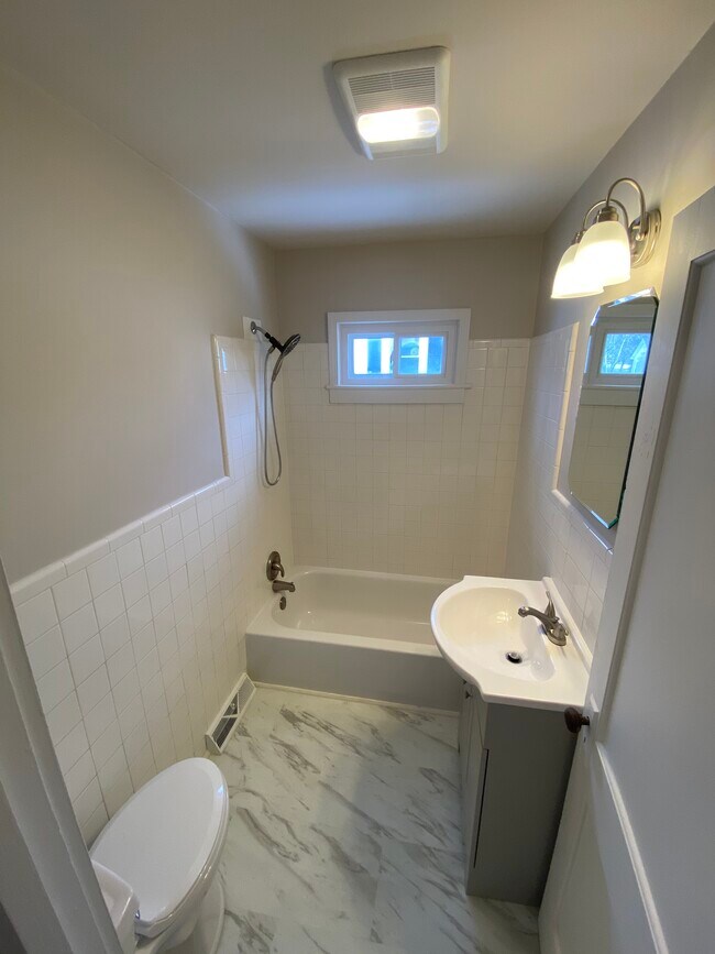 Building Photo - 655 Fisher Rd