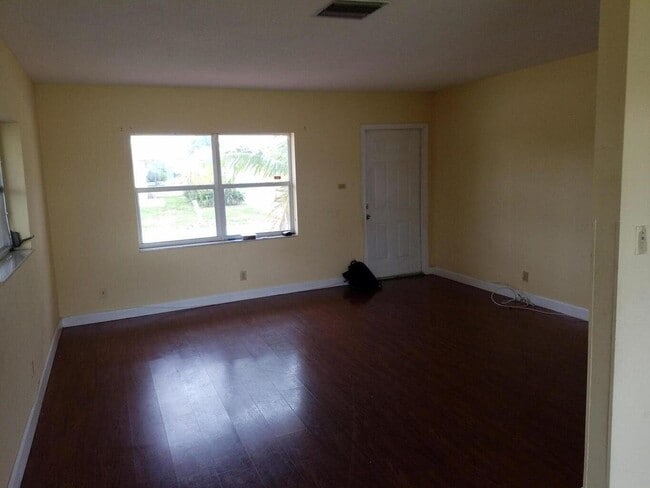 Building Photo - 6013 NW 68th Terrace