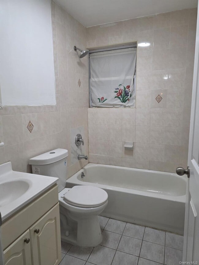 Building Photo - 400 Crescent St.