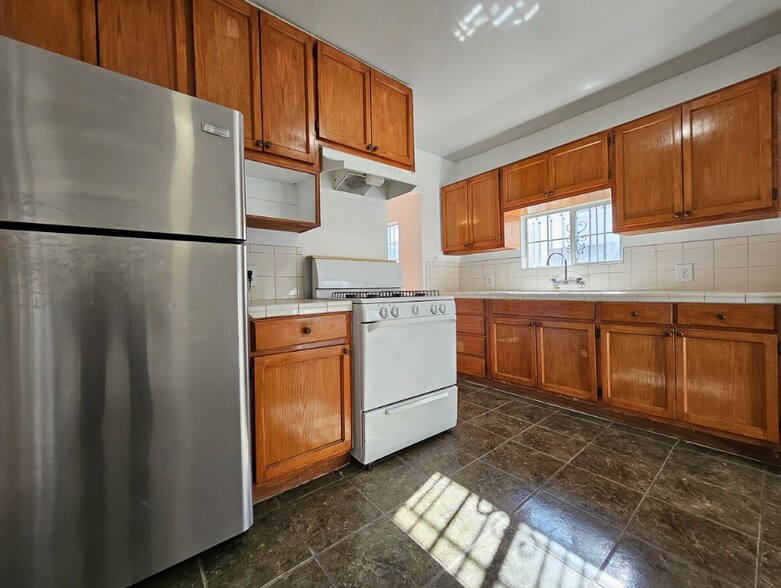 Building Photo - 2623 Hillcrest Dr