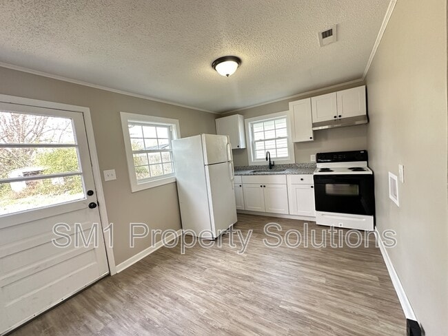 Building Photo - 912 Dunbar St