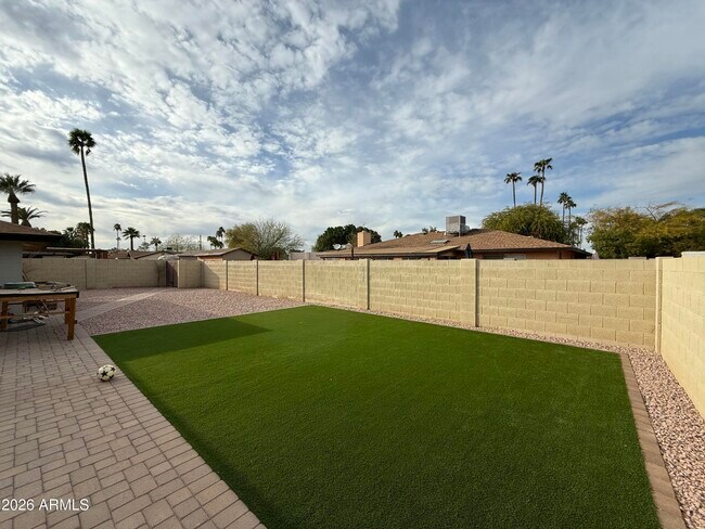 Building Photo - 1922 E Laguna Dr