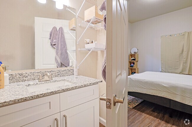 2BR, 2BA - 783SF - Primary Bathroom - Horseshoe Apartments