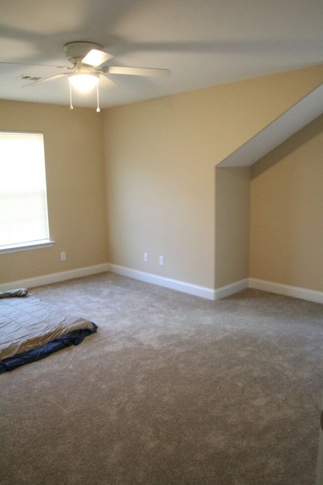 Building Photo - 4 Bdr/2.5 Bth 2048 sqft- Bradley Point - Savannah GA