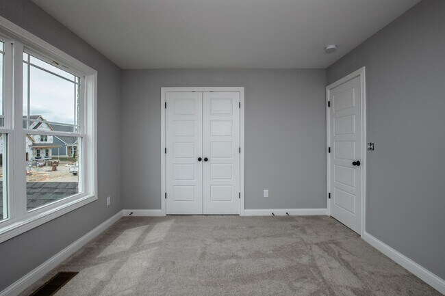 Building Photo - 693 Shaker Dr