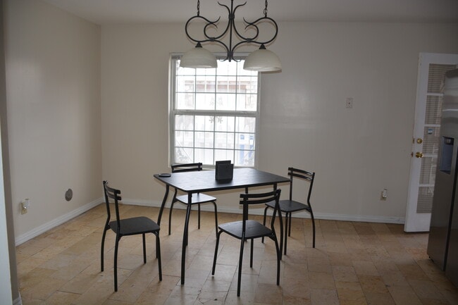 Building Photo - 1111 Terrace Ct