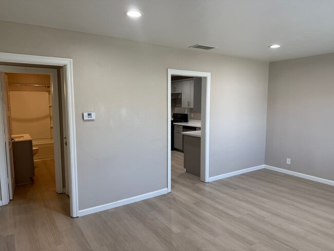 Building Photo - Charming Home in Woodland