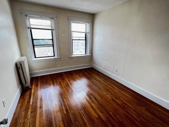 Building Photo - 11 Gorham St