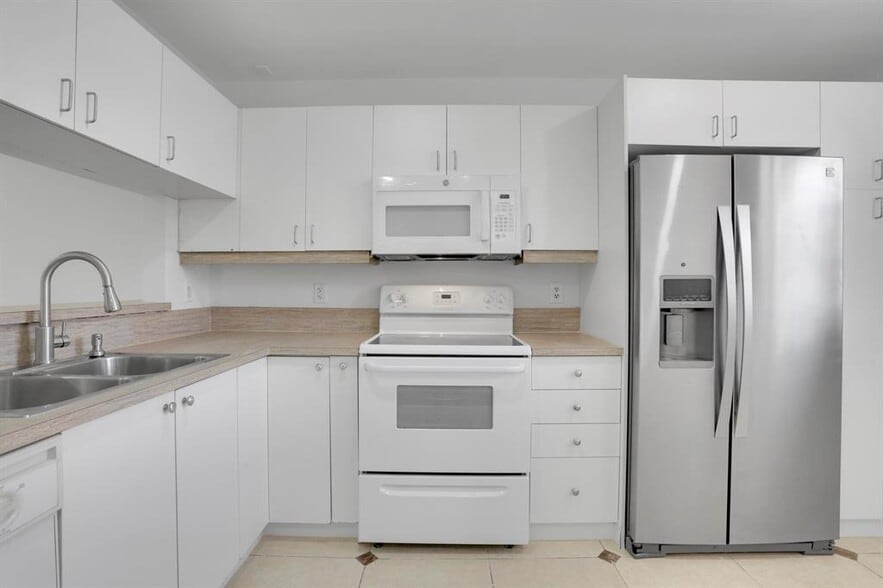 Building Photo - 315 NW 36th Ave