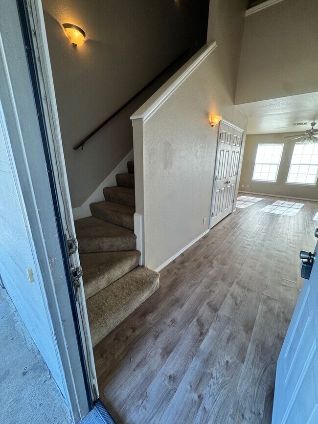 Building Photo - 2917 Creekside Dr