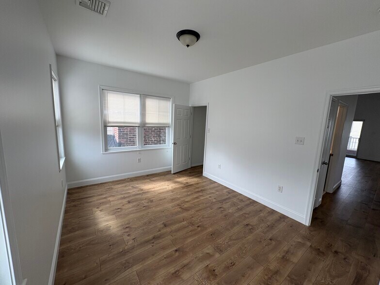 Building Photo - 4524 Edgemont St