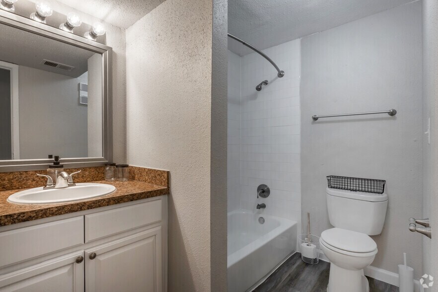 White & Brown bathroom - Windfern Meadows