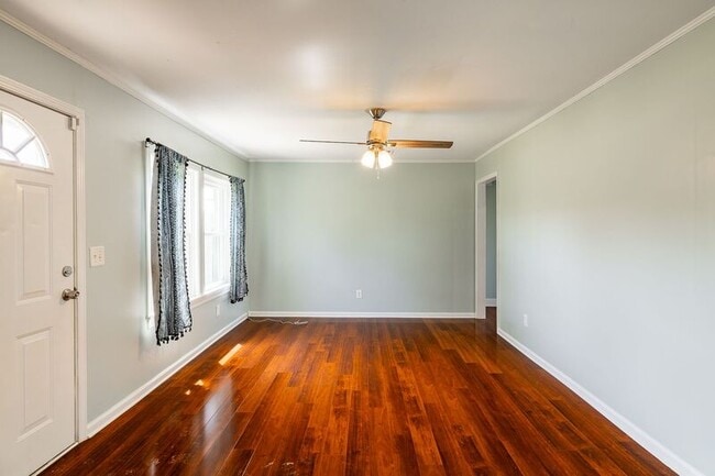 Building Photo - 386 Sandy Creek Rd