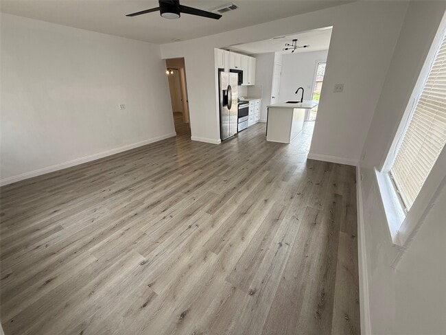 Building Photo - 4114 Victoria Ave