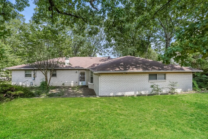 Building Photo - 3405 Dunkeld Dr