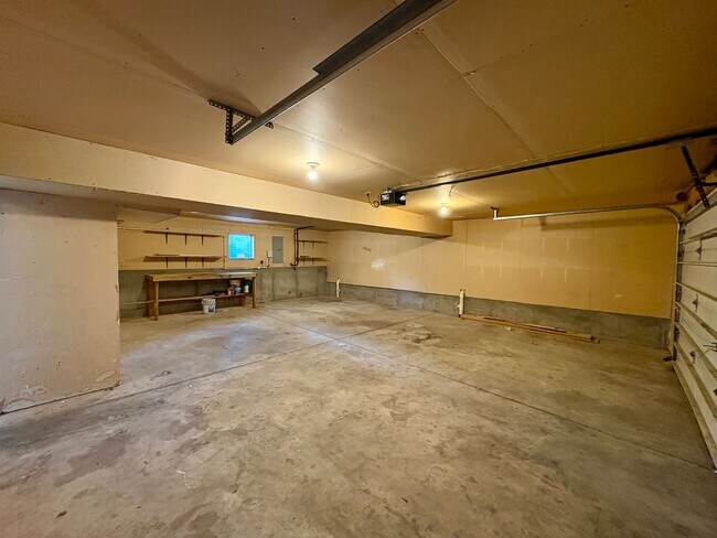 Building Photo - 2905 High Park Dr