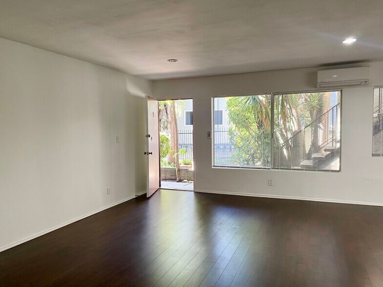 Unit 5 - Living Room - 3436 Vinton Ave
