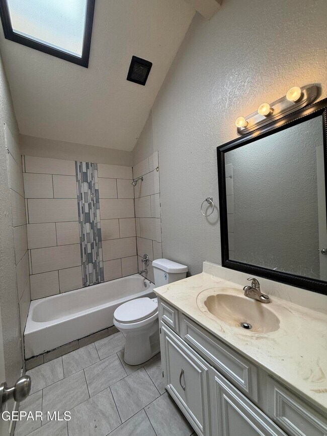 Building Photo - 11708 Sierra Azul Dr