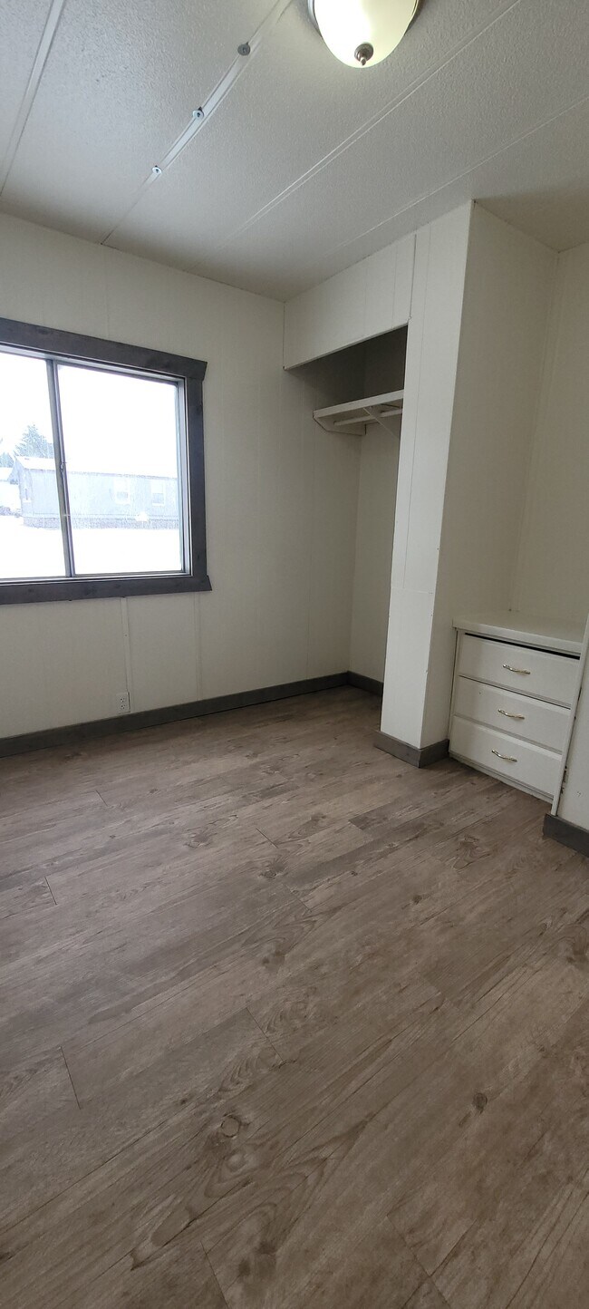 Building Photo - Mountain View Estates