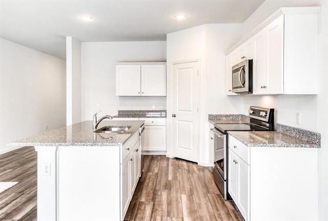 Building Photo - 720 Holly St