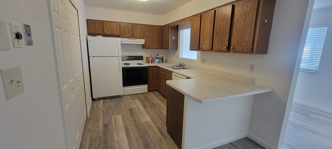 Building Photo - 2 bedroom 1 bath with garage