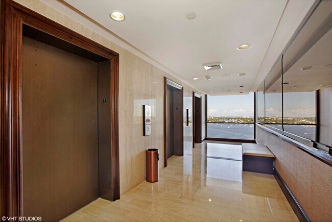 Building Photo - 100 Lakeshore Dr