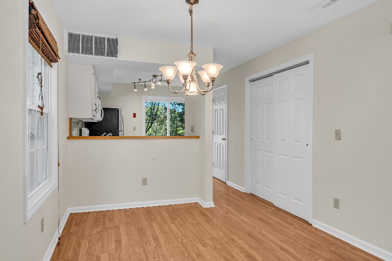 Building Photo - 62 Manorwood Dr