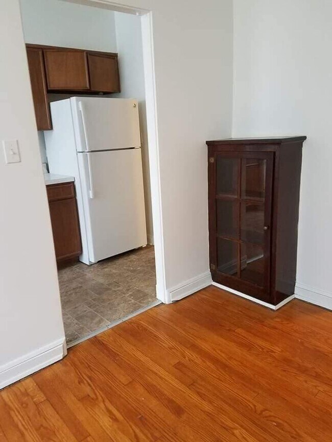 Cavalier Apartments 1316 Virginia St E Charleston WV 25301