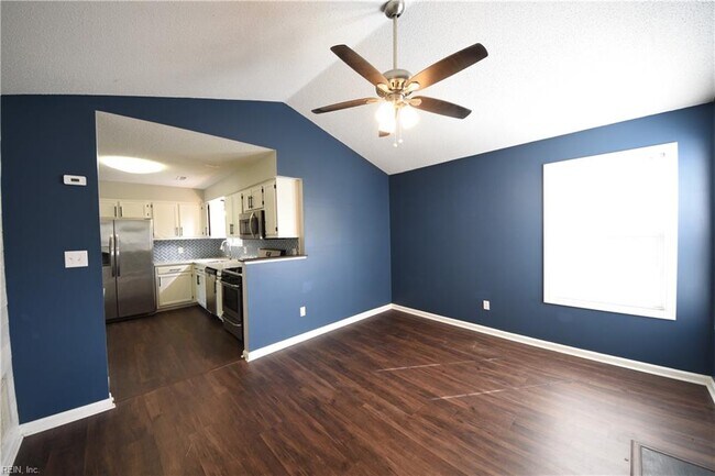 Building Photo - 1549 River Creek Crescent