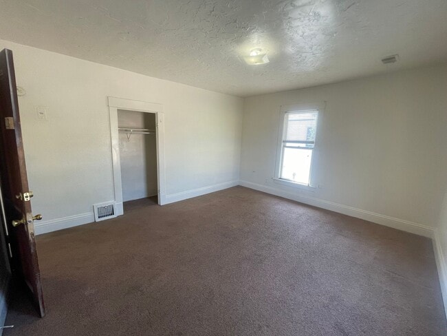 Building Photo - (1614 8th Ave)